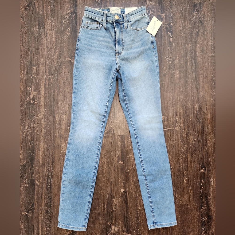 Universal Threads Light Blue Skinny Jeans